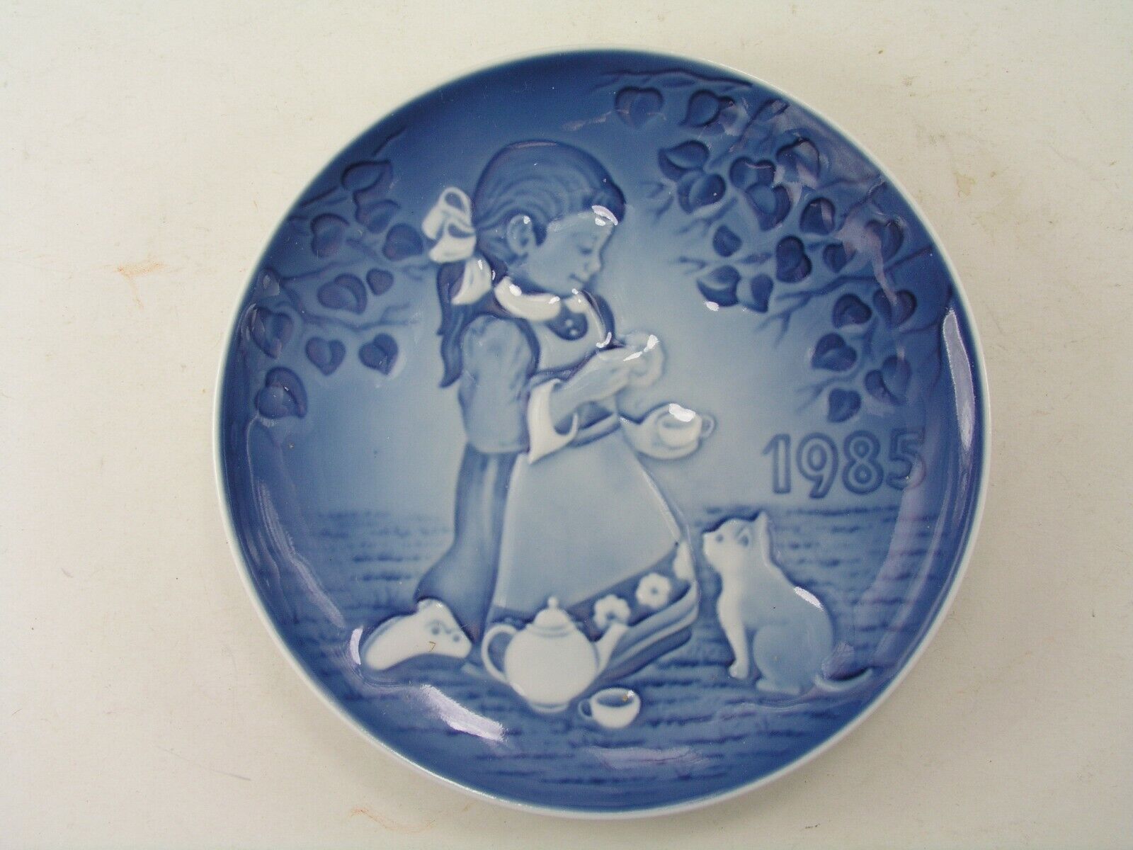 Children's Day 1985 "The Magical Tea Party" Plate, Bing & Grondahl Main Image Children's Day 1985 "The Magical Tea Party" Plate, Bing & Grondahl - Image 1