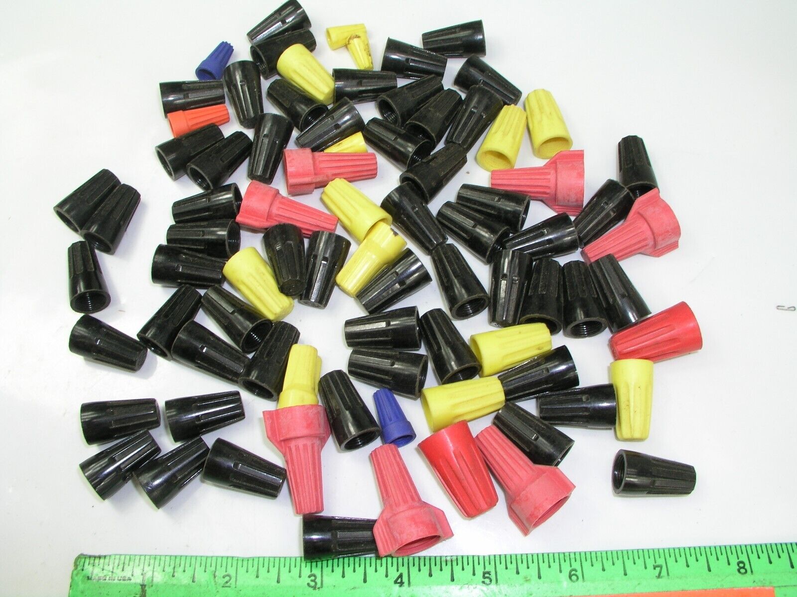 80pcs Assorted Wire Connector Twist On Nuts Main Image 80pcs Assorted Wire Connector Twist On Nuts - Image 1