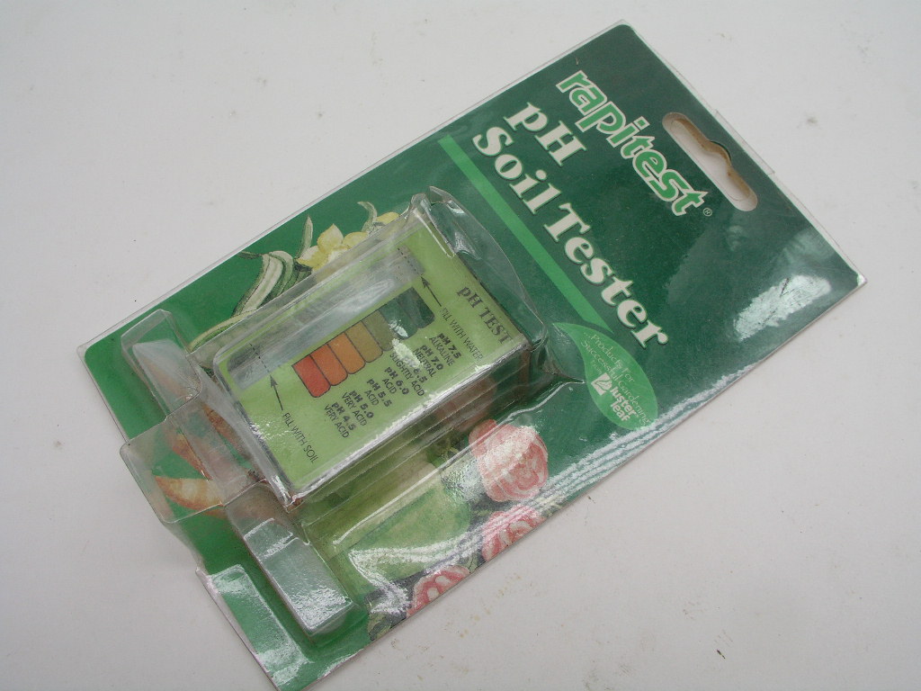 OLYMPUS DIGITAL CAMERA Rapid Test Soil PH Kit, Luster Leaf 1612 - Image 1